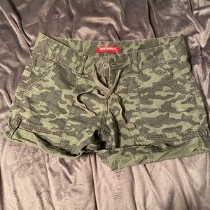 UnionBay size 3 green Camo shorts